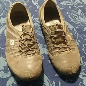 Skechers 7.5 EW brown ladies sneakers
